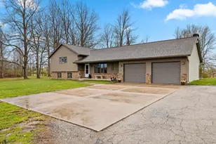 3434 Willow Rd, Green Bay, WI 54311 - Photo 2