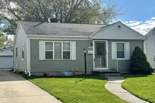 959 Waverly Pl, Green Bay, WI 54304 - Photo 1