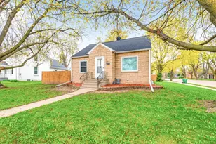 1149 9th St, Green Bay, WI 54304 - Photo 2