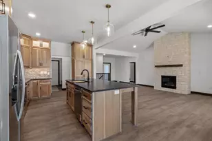 N9266 Homestead Ln, Appleton, WI 54915 - Photo 6