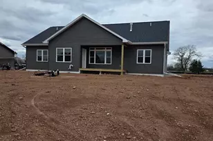 N9266 Homestead Ln, Appleton, WI 54915 - Photo 2