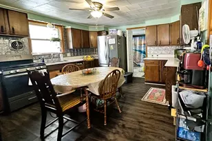 154 N Lincoln Ave, Fond du Lac, WI 54935 - Photo 2