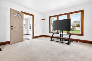 1068 Caroline St, Green Bay, WI 54303 - Photo 4