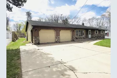 1760 Oakdale Avenue, Green Bay, WI 54302 - Photo 2