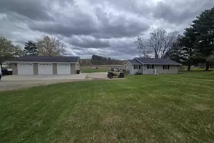 E6565 Progress Rd, Manawa, WI 54949 - Photo 2