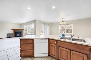 713 Edge Point Ct, De Pere, WI 54115 - Photo 8