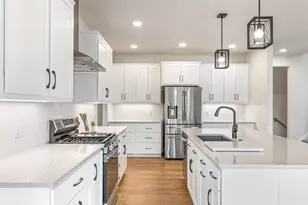 N8744 Connor Cir, Menasha, WI 54952 - Photo 8