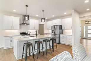 N8744 Connor Cir, Menasha, WI 54952 - Photo 4
