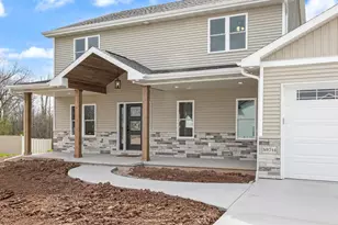 N8744 Connor Cir, Menasha, WI 54952 - Photo 2