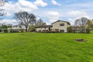 1709 Lake Breeze Rd, Oshkosh, WI 54904 - Photo 2