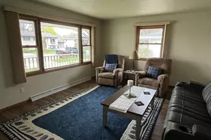 512 Jeffery St, Combined Locks, WI 54113 - Photo 2