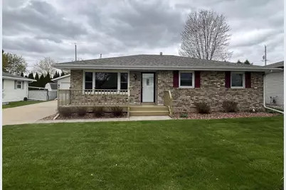 512 Jeffery Street, Combined Locks, WI 54113 - Photo 1