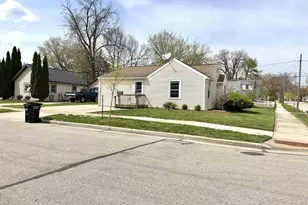 326 E Wilson Ave, Appleton, WI 54915 - Photo 2