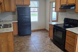 1132 Madison Ave, Marinette, WI 54143 - Photo 6