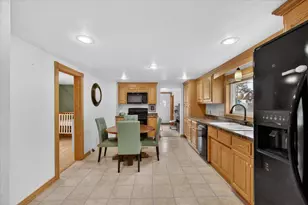 517 Abrams St, Green Bay, WI 54302 - Photo 8