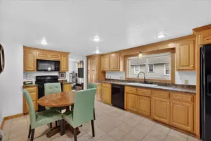 517 Abrams St, Green Bay, WI 54302 - Photo 10