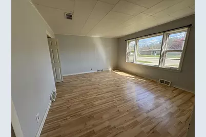 907 Park Avenue, Waupaca, WI 54981 - Photo 6