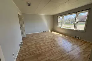 907 Park Ave, Waupaca, WI 54981 - Photo 6