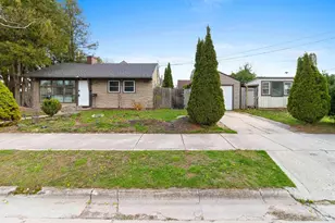 1803 Alexander Ct, Sheboygan, WI 53081 - Photo 4