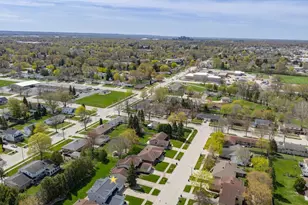 422 Silver Spring Dr, Green Bay, WI 54303 - Photo 8