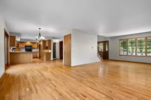 212 Apple Blossom Ln, Manitowoc, WI 54220 - Photo 8