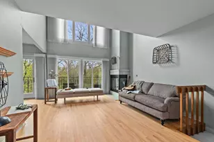 10 Lawrence Ct, Appleton, WI 54911 - Photo 2