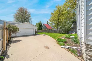 1119 E Parkway Ave, Oshkosh, WI 54901 - Photo 16