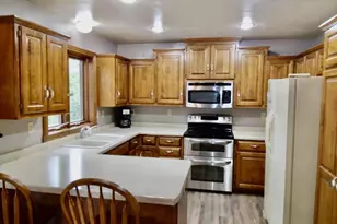 16279 Crestview Dr, Riverview, WI 54149 - Photo 4