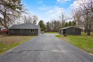 616 Neenah Ave, Sturgeon Bay, WI 54235 - Photo 2