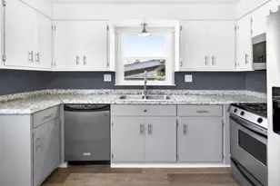 1432 Evans St, Oshkosh, WI 54901 - Photo 8