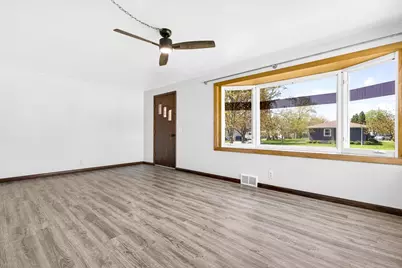 1432 Evans Street, Oshkosh, WI 54901 - Photo 4