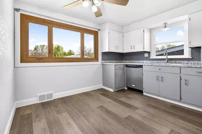 1432 Evans Street, Oshkosh, WI 54901 - Photo 10