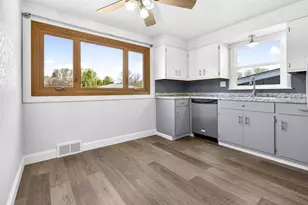1432 Evans St, Oshkosh, WI 54901 - Photo 10