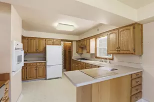 3288 Oakridge Rd, Neenah, WI 54956 - Photo 6