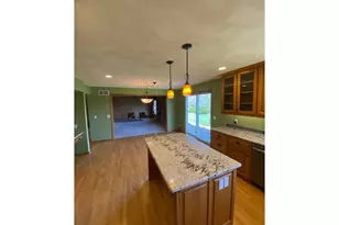 W5912 Blue Bonnet Dr, Appleton, WI 54915 - Photo 4