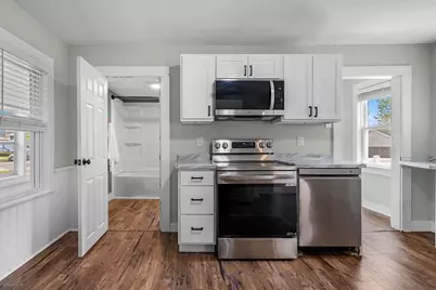 933 Lawrence Street, Appleton, WI 54914 - Photo 12