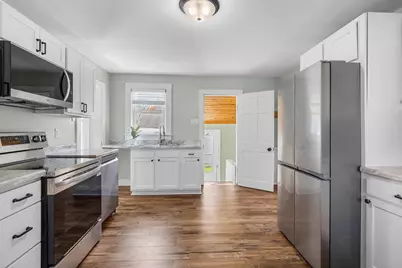 933 Lawrence Street, Appleton, WI 54914 - Photo 6