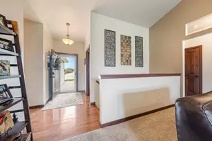 889 W Hubble Ln, Appleton, WI 54913 - Photo 4