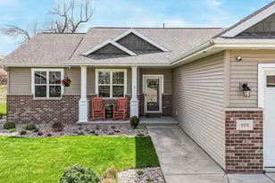 889 W Hubble Ln, Appleton, WI 54913 - Photo 2