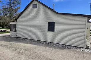 2020 Herman Rd, Manitowoc, WI 54220 - Photo 4