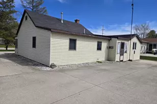 2020 Herman Rd, Manitowoc, WI 54220 - Photo 6