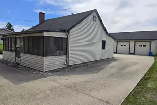 2020 Herman Rd, Manitowoc, WI 54220 - Photo 2