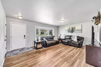 2658 Greenbrier Road, Green Bay, WI 54311 - Photo 6