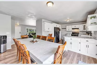 2658 Greenbrier Road, Green Bay, WI 54311 - Photo 10