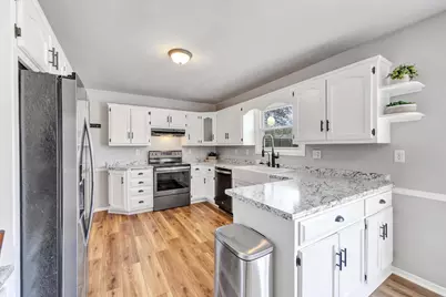 2658 Greenbrier Road, Green Bay, WI 54311 - Photo 8