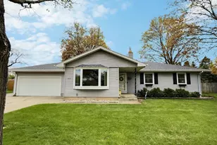 425 Glendale Ave, Oshkosh, WI 54901 - Photo 1