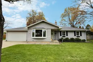 425 Glendale Ave, Oshkosh, WI 54901 - Photo 1
