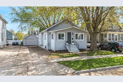 821 W 6th Avenue, Oshkosh, WI 54902 - Photo 1