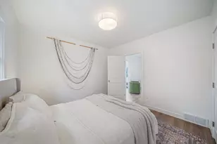 821 W 6th Ave, Oshkosh, WI 54902 - Photo 8