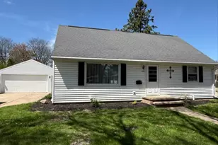 328 N Roger St, Kimberly, WI 54136 - Photo 2